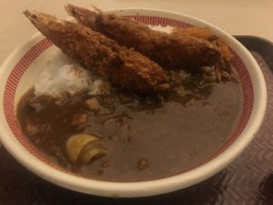 みなと温泉蓮のエビフライカレー