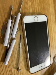 Iphone8・バッテリー交換・ネジが外れない【対処法】