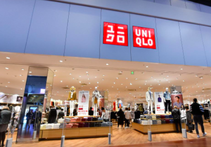 フランスのリールにあるユニクロ カルフール Carrefour Furublog