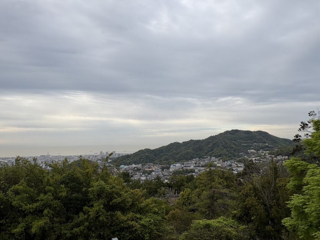 鵯越大仏から望む高取山