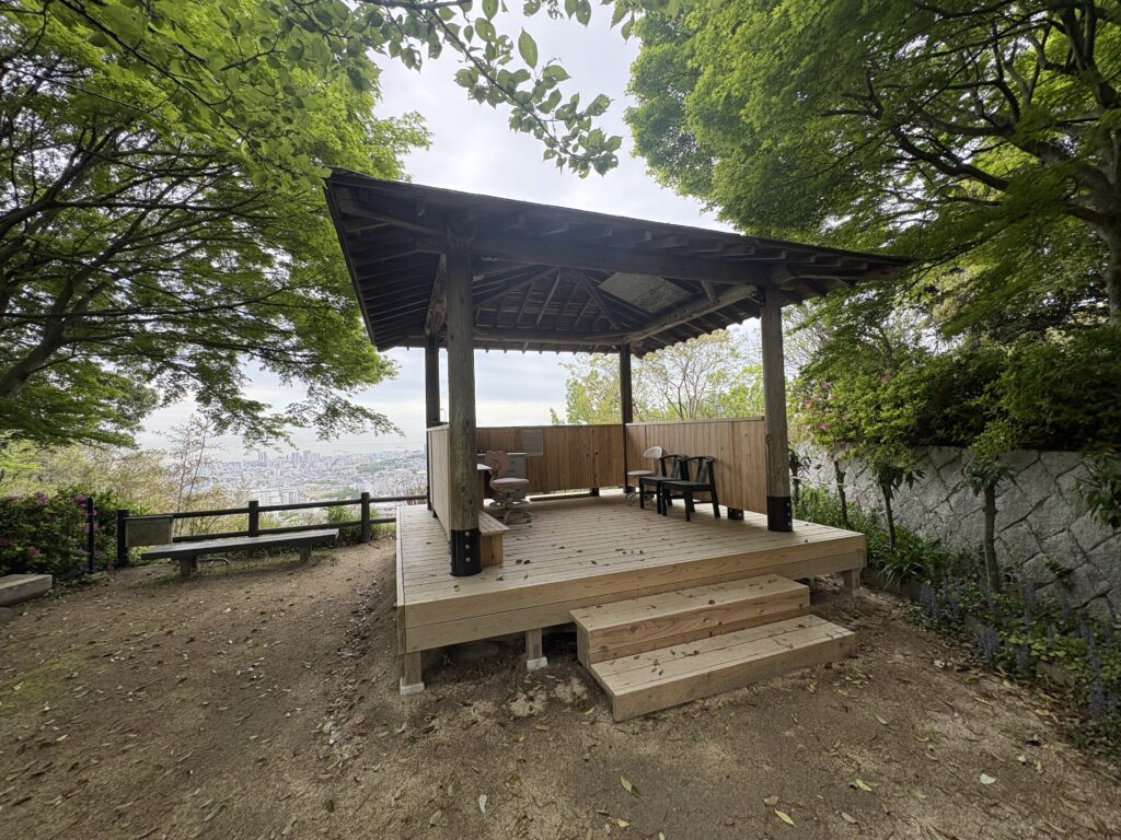 ひよどり展望公園東屋