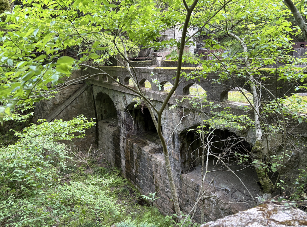 烏原水源放水路締切堰堤