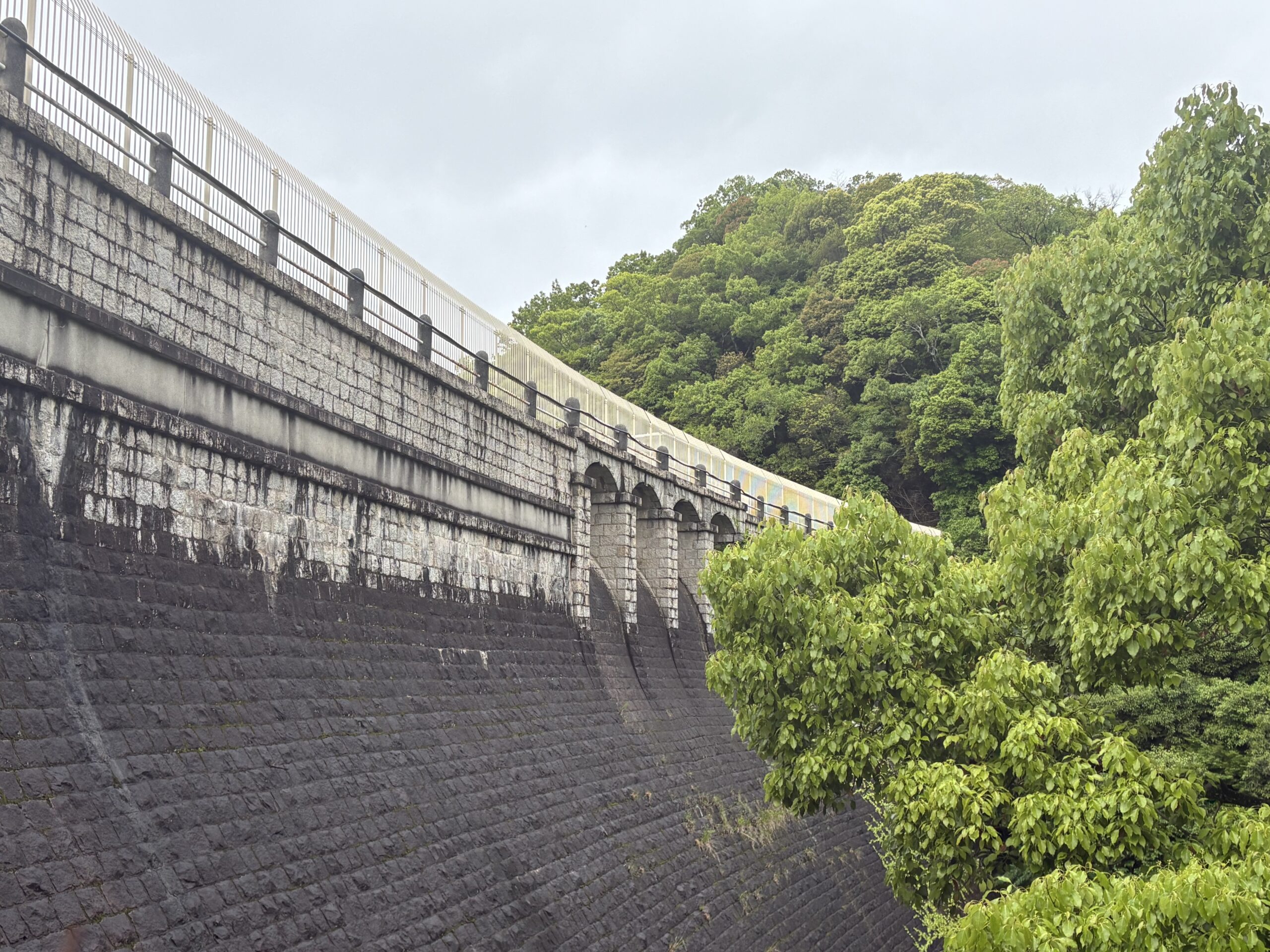 烏原貯水池堰堤