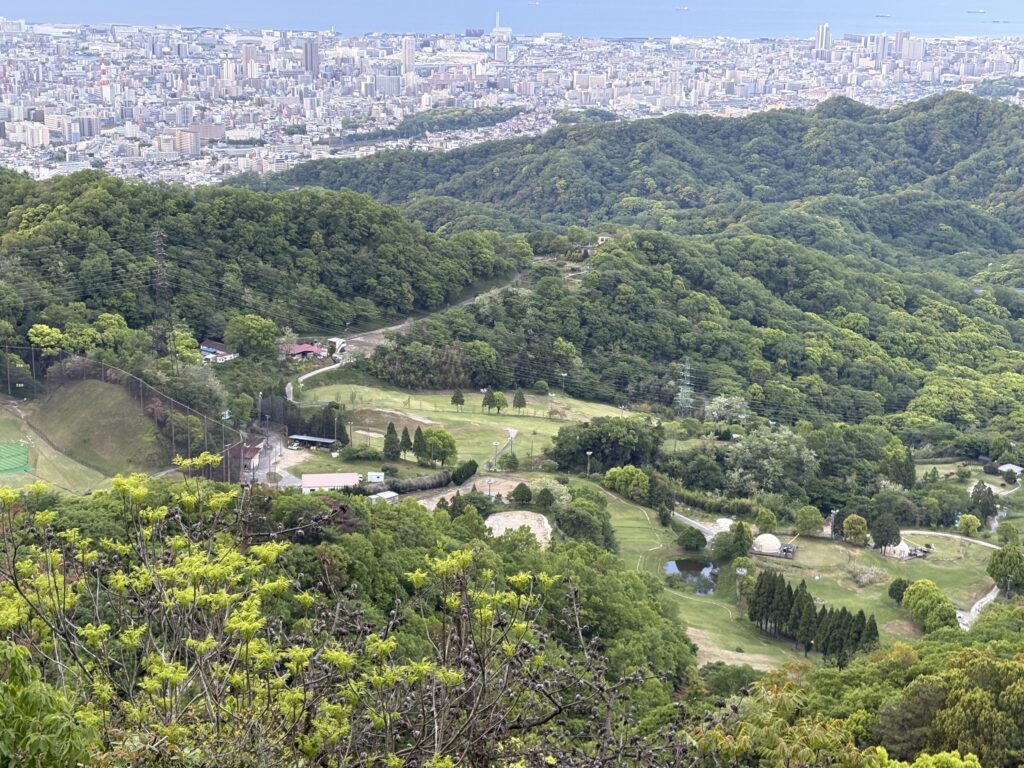 【写真：谷筋が分かる現在写真】