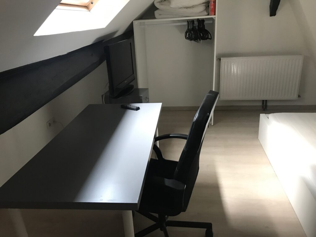 螺旋階段を登った３階と４階にある屋根裏部屋。
