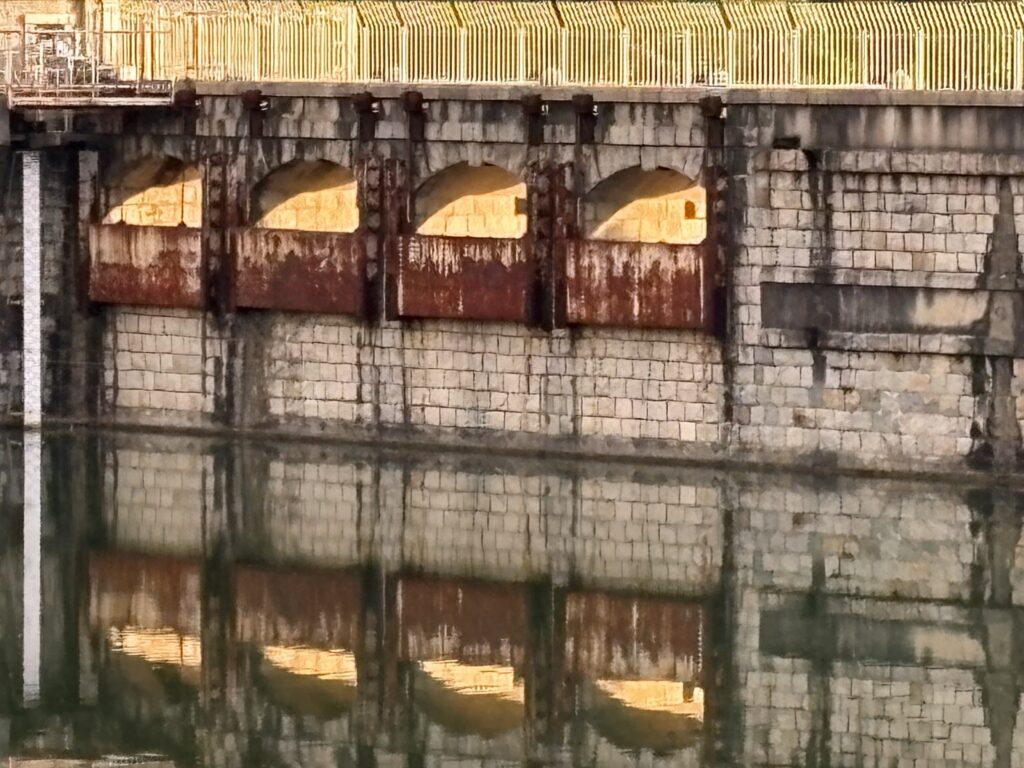 現在の立ヶ畑堰堤本体に残る鉄扉の確認写真