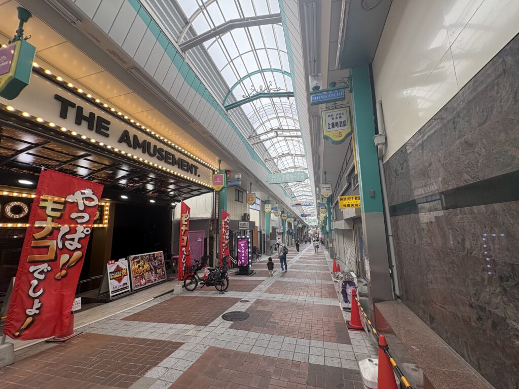 現在の新開地方面。湊川公園と新開地は、かつての「湊川新開地」として一体的に発展してきた。