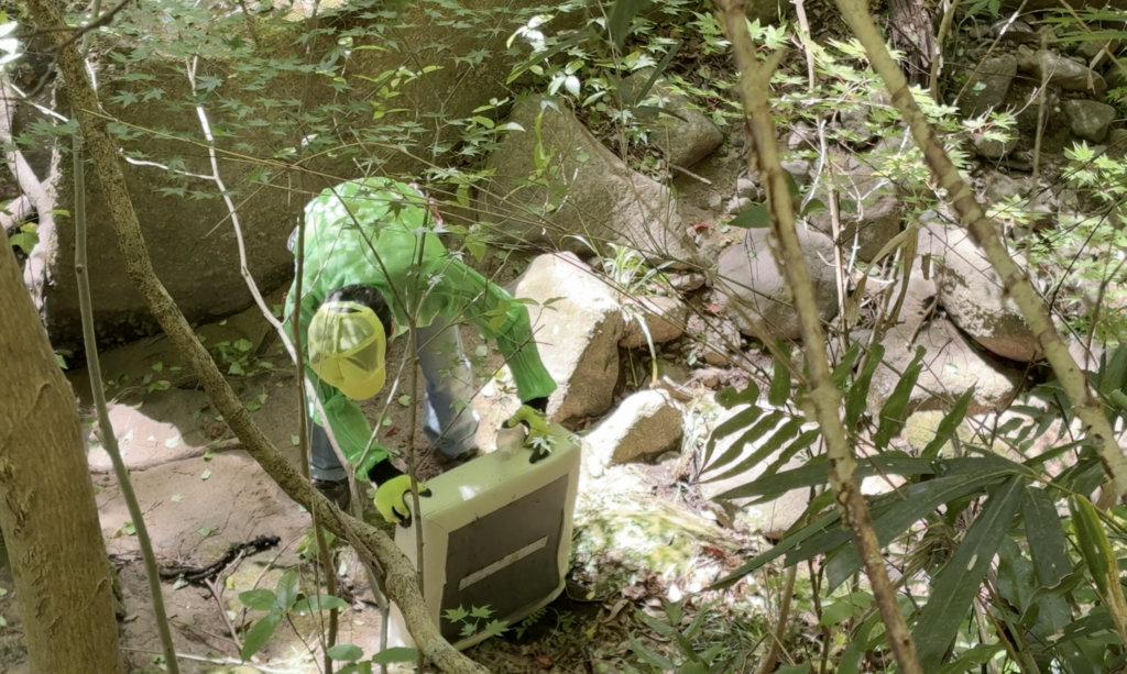 キャプション：山でとっていいのは写真とゴミ。次の人にも気持ちよく歩いてもらうための小さな行動です。