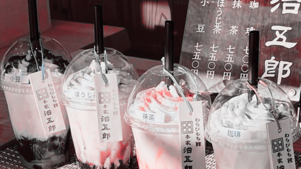 店頭に並んでいたわらびもちドリンク。小豆、ほうじ茶、抹茶、珈琲などがあり、価格は750円と表示されていました。