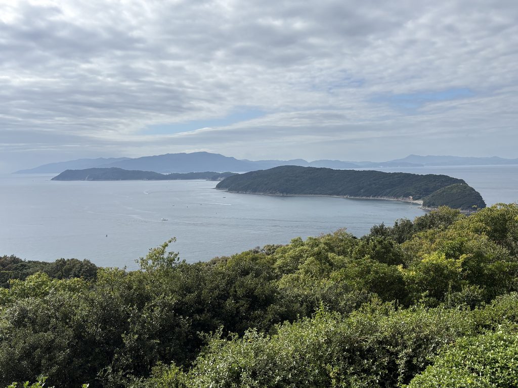 休暇村紀州加太から紀淡海峡越しに望む友ヶ島