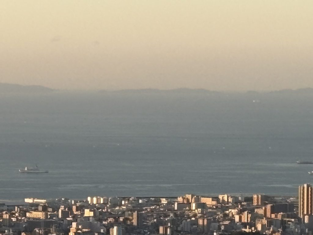 神戸の菊水山山頂から紀淡海峡の友ヶ島を望む風景